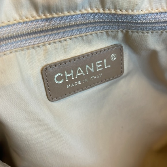 Chanel Tote - Picture 10 of 16